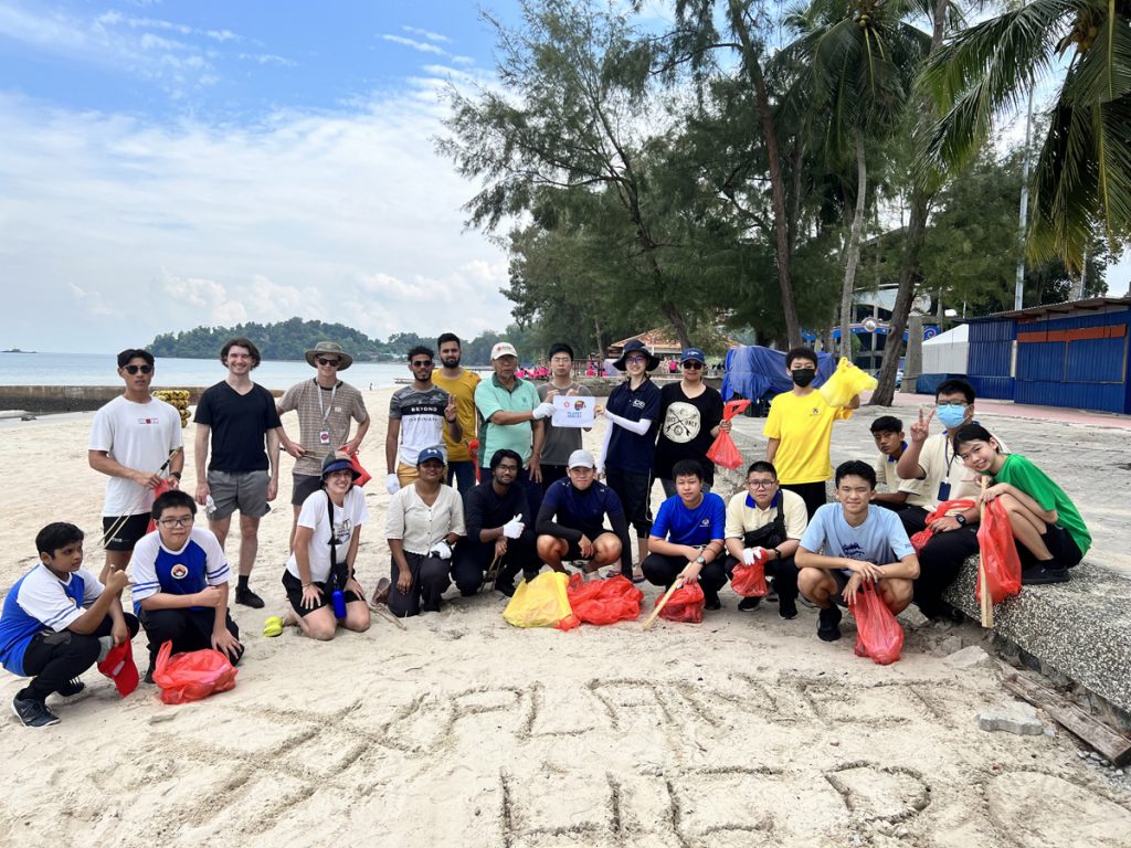 A Good Day of Beach Clean Up by UCSI University and School students